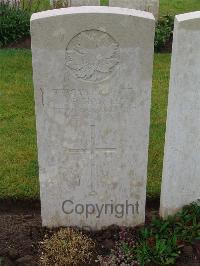 Etaples Military Cemetery - Hainer, L P